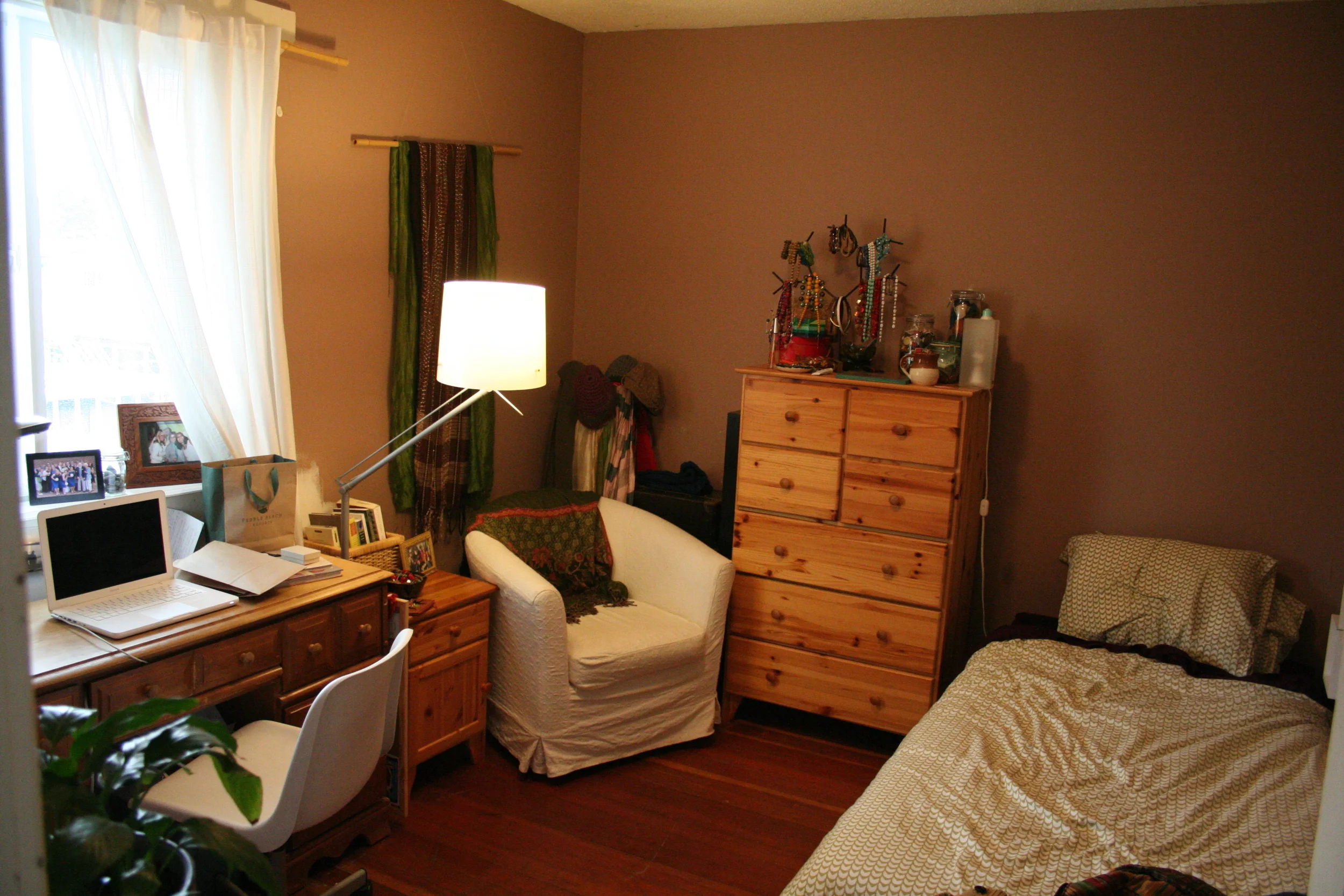 My name is Beth Malena, and I have bed bugs.