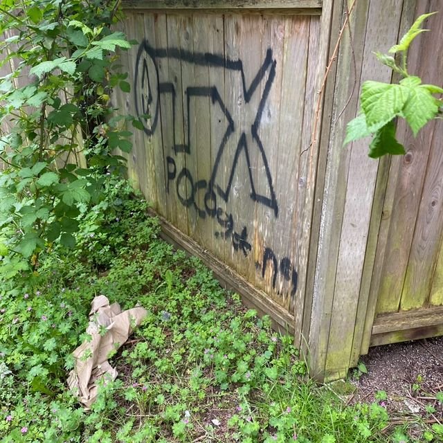 South Surrey Graffiti (09/09)