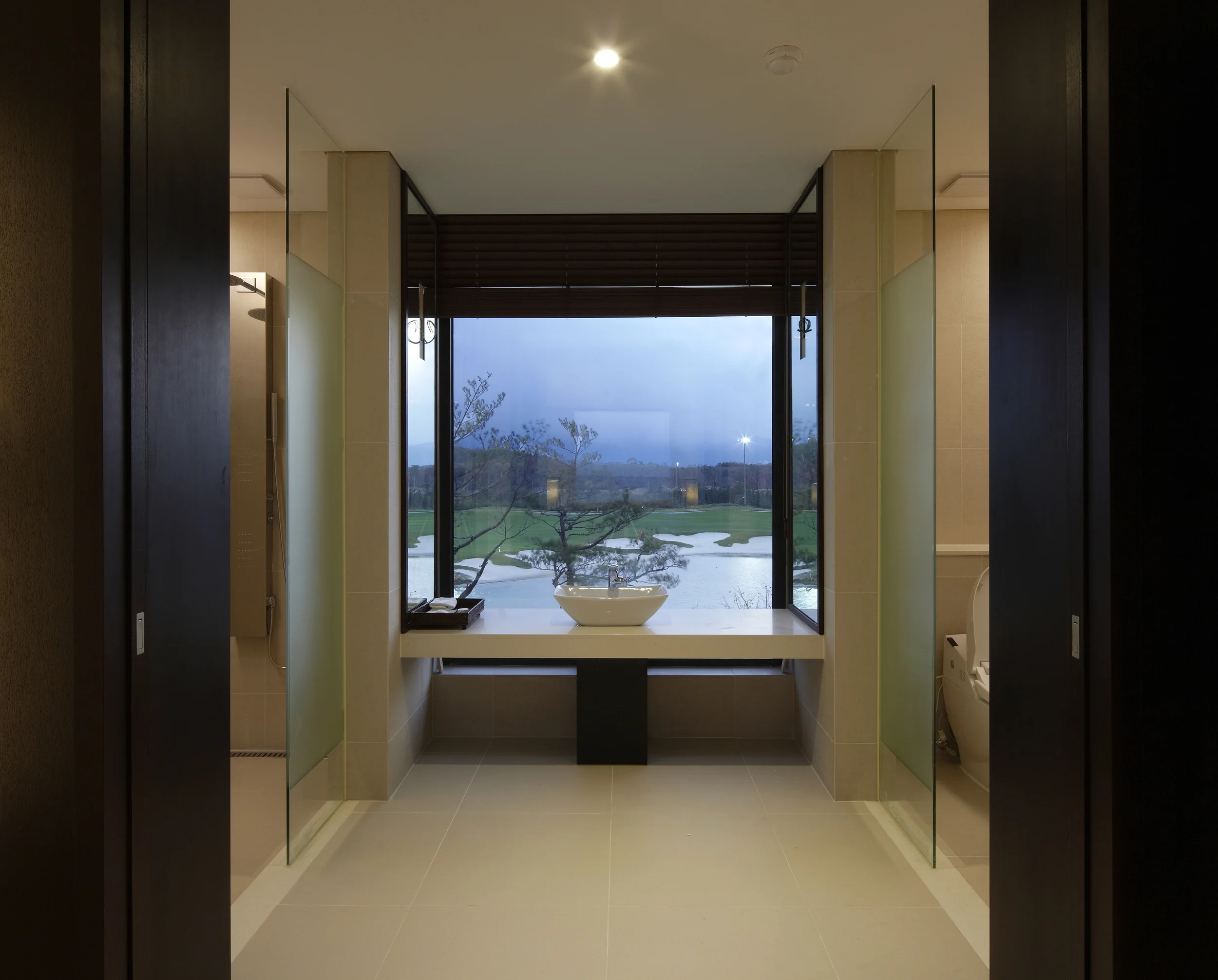 Suite Bath Room