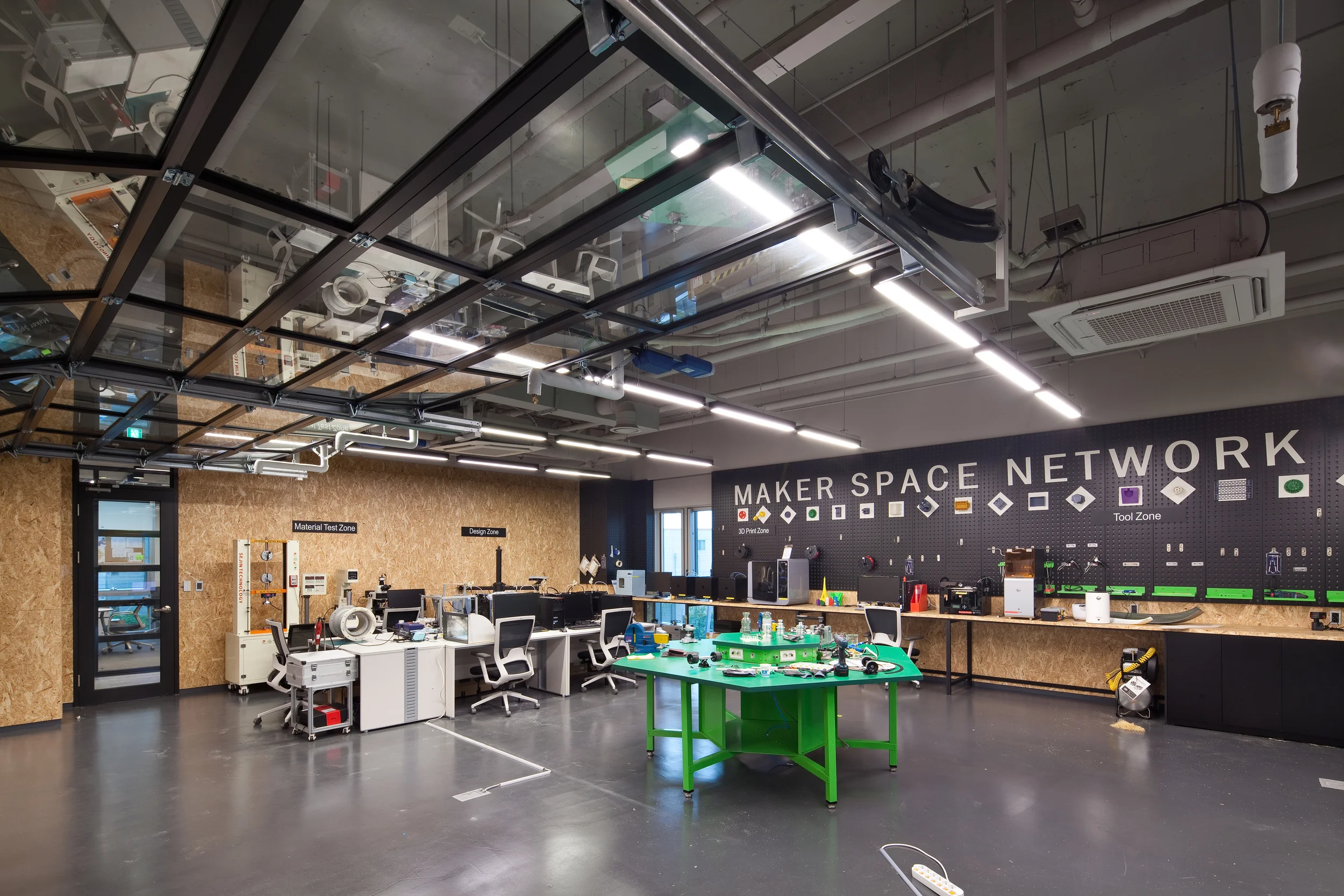 변환_maker room.jpg