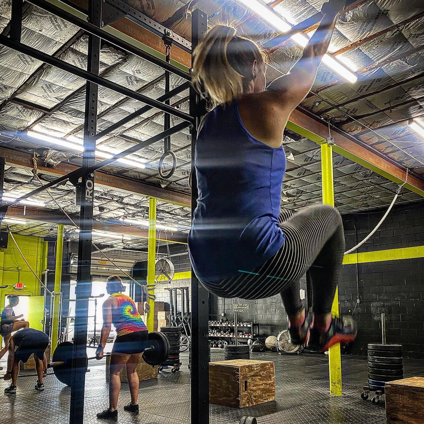 SUNDAY SCHEDULE 
11-1 Open Gym
1pm WOD
📦 246 Park St
📱 740-525-5967
💻 crossfitincognito.com