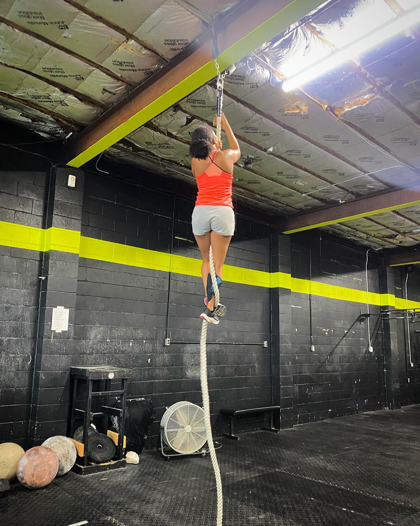 Barb has been absolutely CRUSHING it this week. Last night she got her pull ups and tonight she got her rope climb! 
📦 246 Park St
📱 740-525-5967
💻 crossfitincognito.com