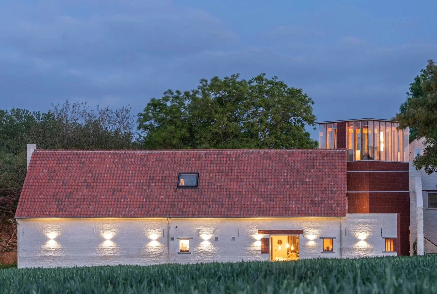 Totaalrenovatie van vierkantshoeve in Lennik