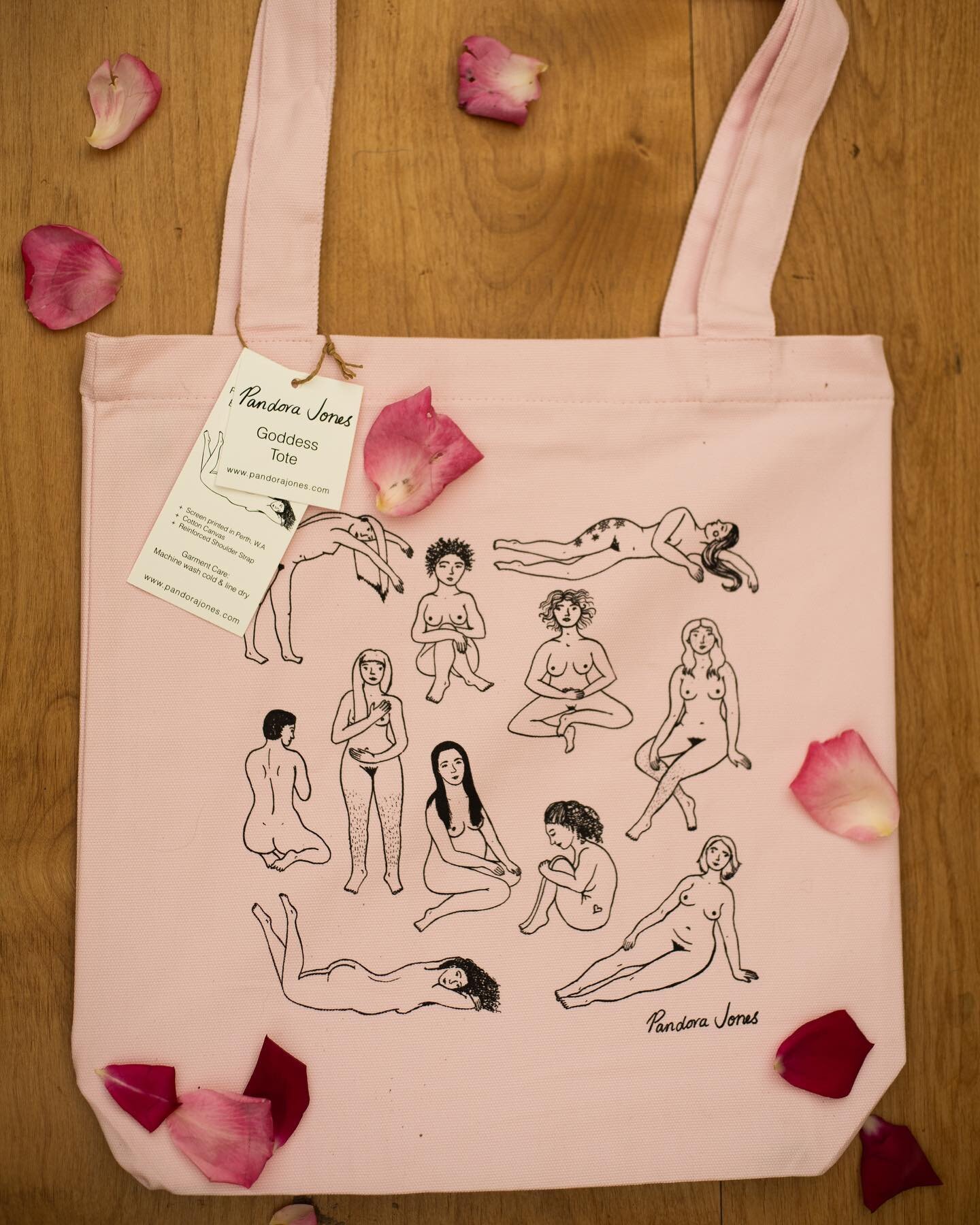 💕✨Pink Goddess Tote Bags! ✨💕 

Inspired by beautiful feminine bodies, I wanted to create an artwork that celebrates each unique form 🌙 💜 🙌🏽

Screen printed by Project Print Co. in Perth, WA

&bull; 100% Cotton Canvas
&bull; Reinforced Shoulder 