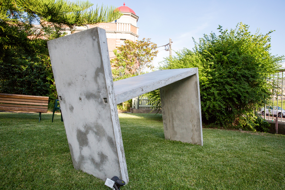 Water Cure: Beton Brut