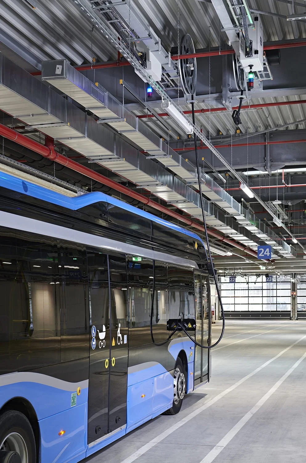 SWM-Stadtwerke-Muenchen-Corporate-Unternehmensfotografie-Ladeloesungen-Bus-09.jpg
