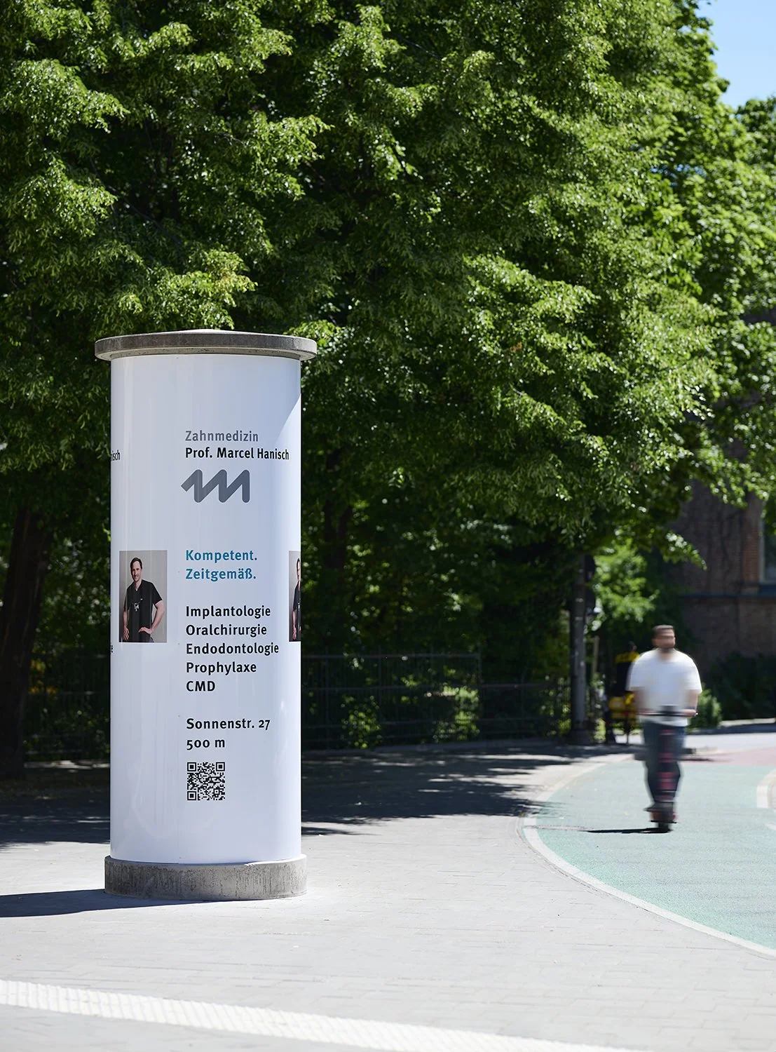 Zahnarztpraxis-Hanisch-Healthcare-Arztpraxis-Fotografie-Werbesaeule-3.jpg