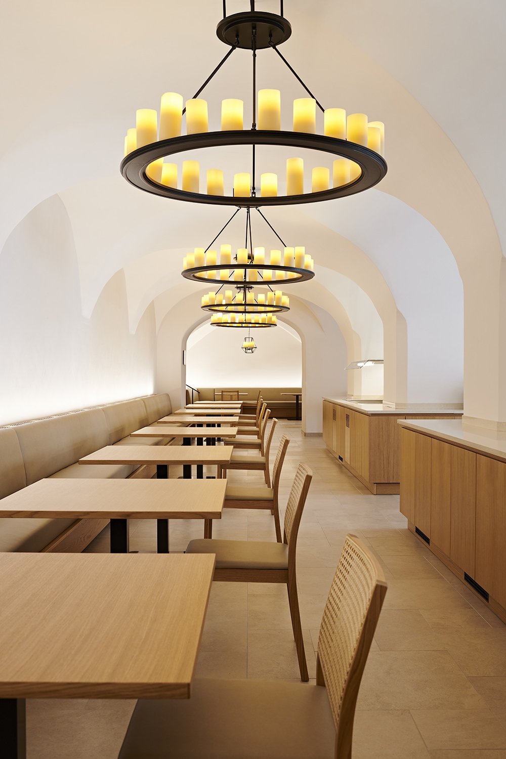 Psychosomatische-Klinik-Kloster-Diessen-Pilati-Interieurdesign-Interieurfotografie-Speisesaal-2.jpg