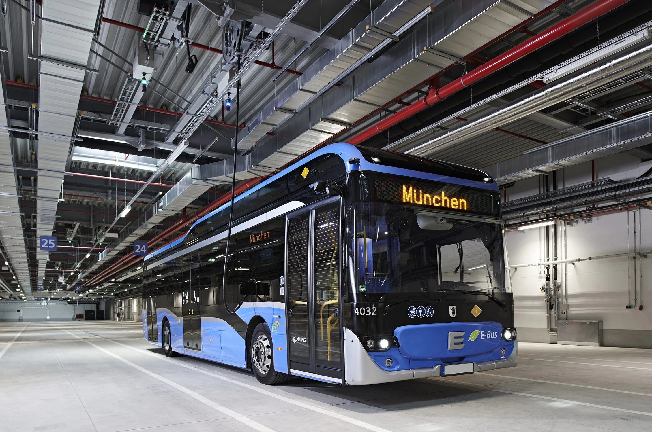 SWM-Stadtwerke-Muenchen-Corporate-Unternehmensfotografie-Ladeloesungen-Bus-12.jpg