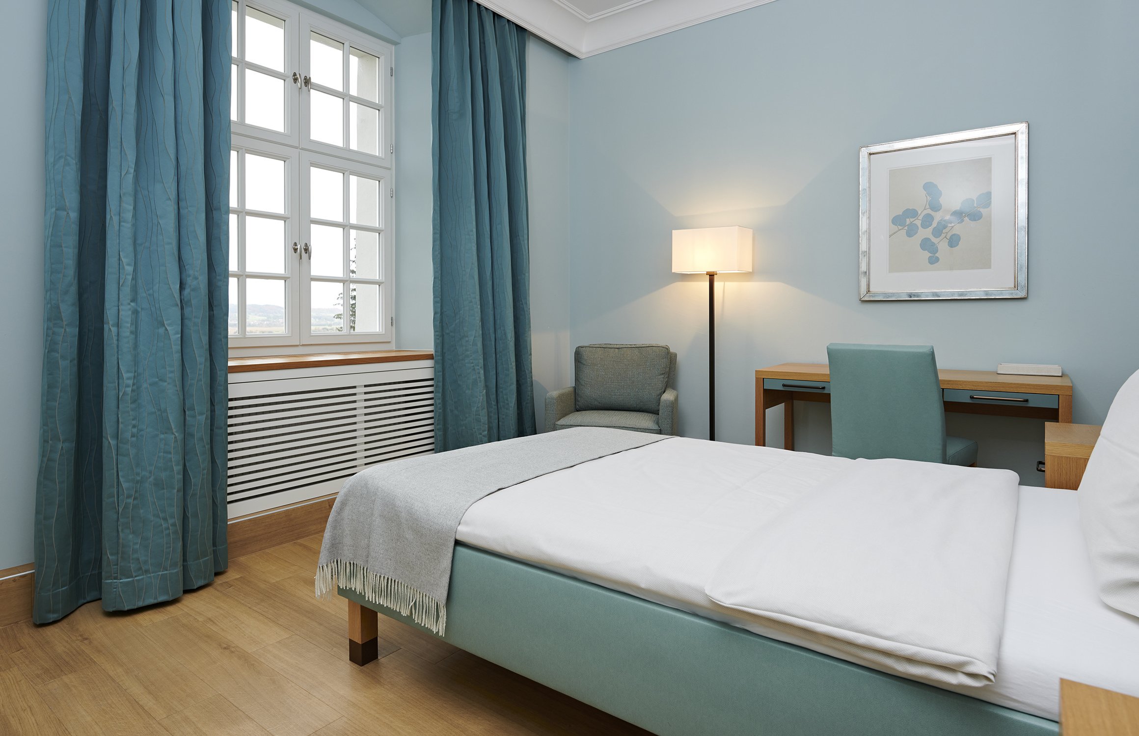 Psychosomatische-Klinik-Kloster-Diessen-Pilati-Interieurdesign-Interieurfotografie-Zimmer-Blau-2.jpg