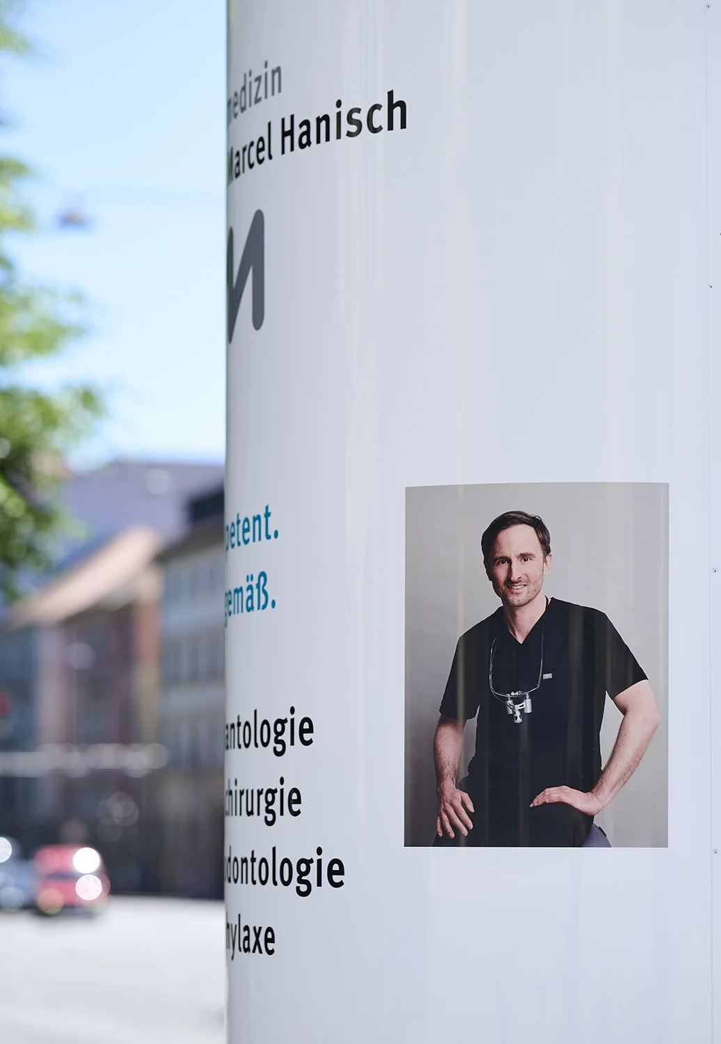 Zahnarztpraxis-Hanisch-Healthcare-Arztpraxis-Fotografie-Werbesaeule-2.jpg