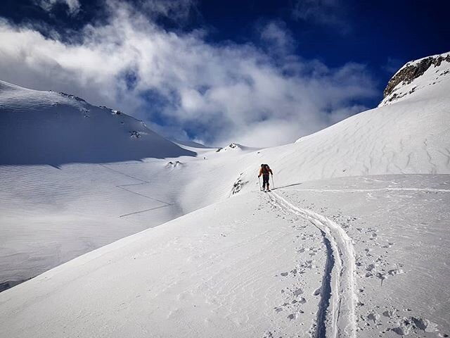 Happy Earth day! 🌍🗺🗻
.
.
.
#EarthDay #takecareofourplanet #nature #mountains #mothernature #adventure #Troms&oslash; #norway #skiday #happiness