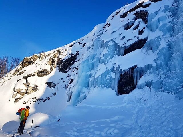 Love days like this 🤩. Sunny, warm and the perfect ice climbing and night time  ski session with @csshackleton 🤗⛷🧗🏽&zwj;♂️
.
.
.
. 
#Norway2Day #norway #nordnorge #Troms&oslash; #iceclimbing #skiday #womenwhoclimb #scientists #wednesday #happy #a