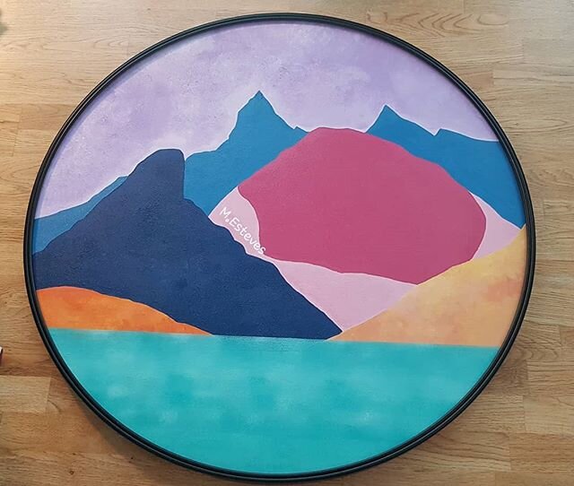 This is the product of my recent fun little project to upcycle @amicialee broken mirror frame and give it a 2nd life 😊 I decided to do a simple abstract painting of my three favourite peaks here in Troms&oslash; - can you guess which they are? 🎨🤗 