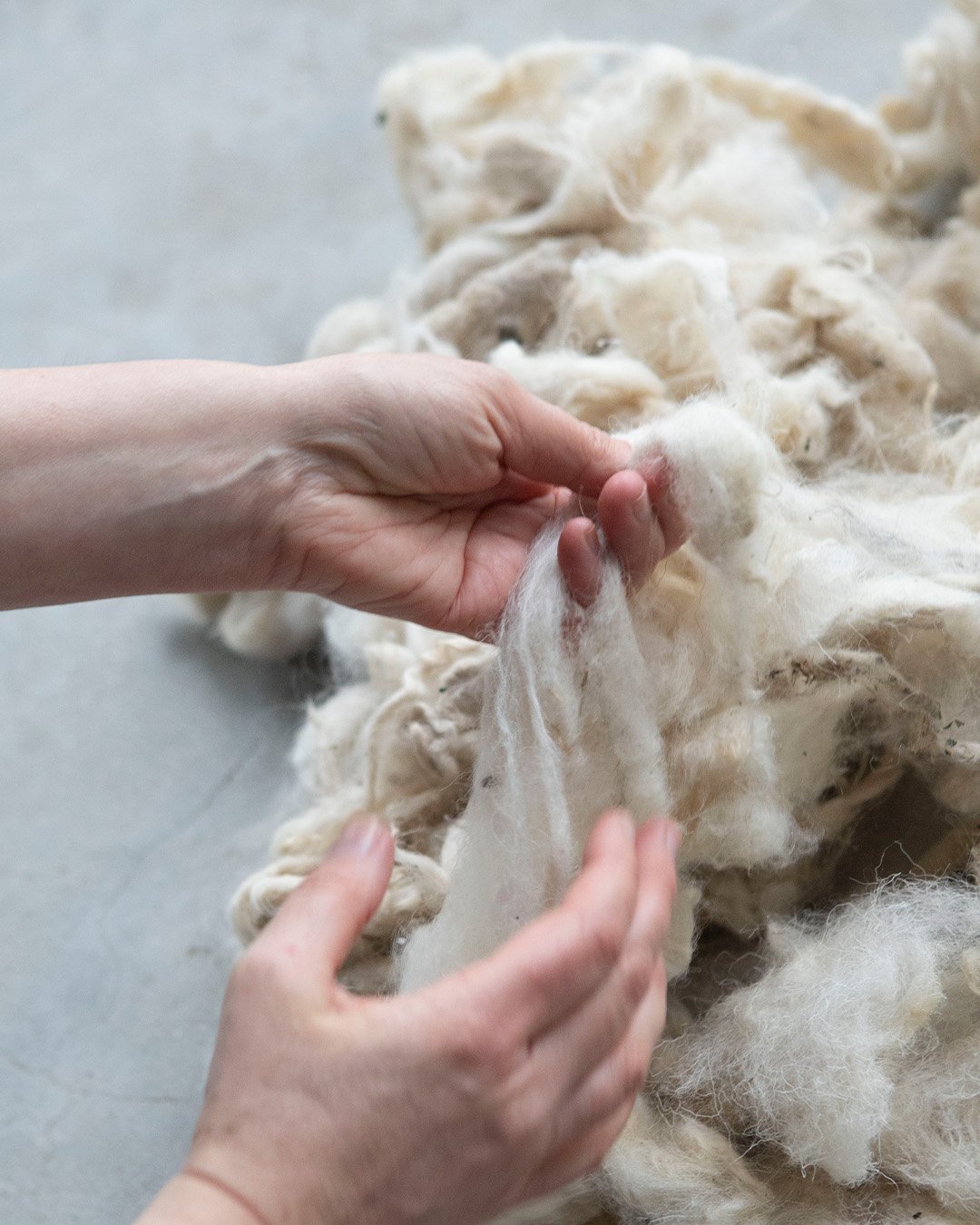 To us, the material wool is the soul of a rug &ndash; the very essence of its character.
The choice of raw materials is a fundamental part, not only of the quality, but also of the beauty of a design.

Pic @rene_fietzek 
.
.
.
#customrugs #interior #