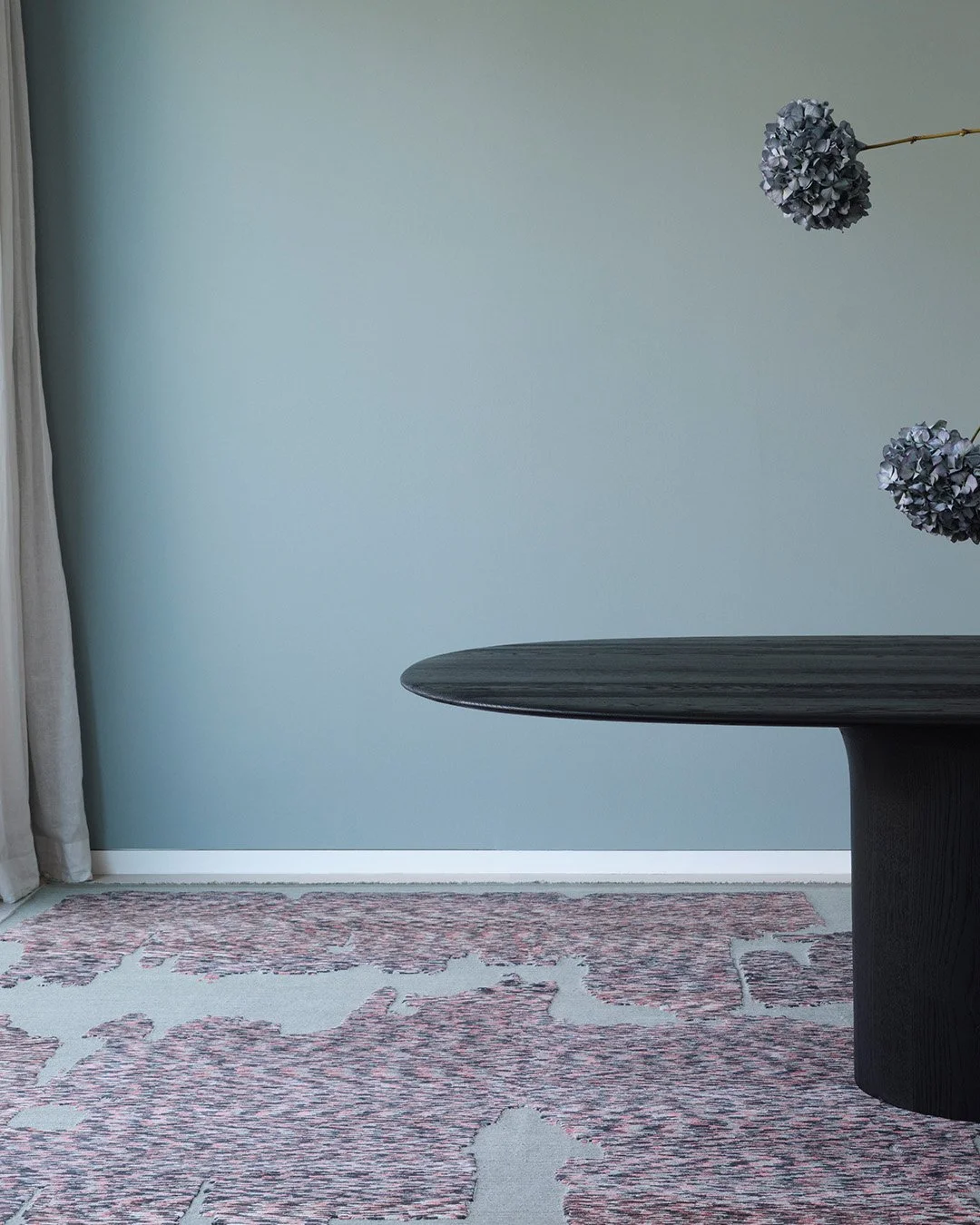 Tie Dye grey green in situ

Tisch @vanrossum.eu 
Pic @ragnar_schmuck