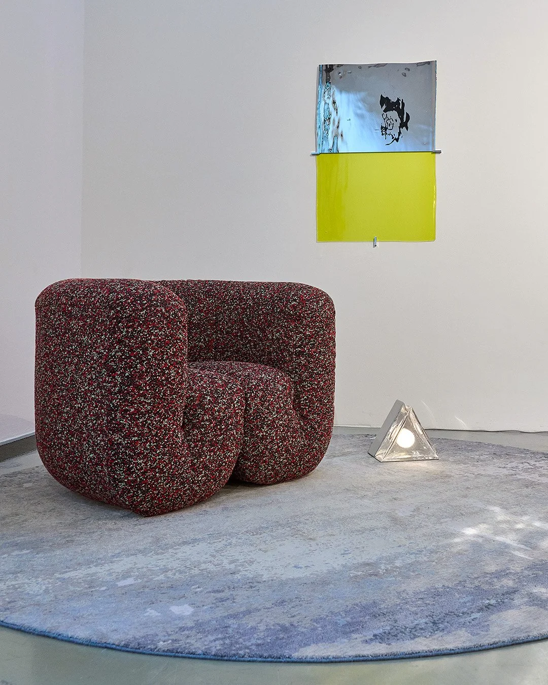 Qvest Gallery: Everyday Sculptures

Shallow Powder in good company.
Exhibition runs until 15 January 2026

Qvest the Room, Albertusstrasse 18, Cologne

Pic: jofober
Place: @theqveststore 
Lamp: Lola @analog_glass 
Armchair:  @de_sede_official 
Fabric