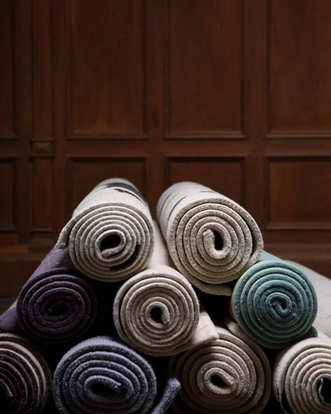 2007 at Belitz Manor House in Mecklenburg-Western Pomerania.
First collaboration between Franziska and Birgit. 
Today, 19 years later, they are still working together.

Designs: Franziska Henning
Styling: Birgit Krah
Photographs: @martinmaifilm
Assis