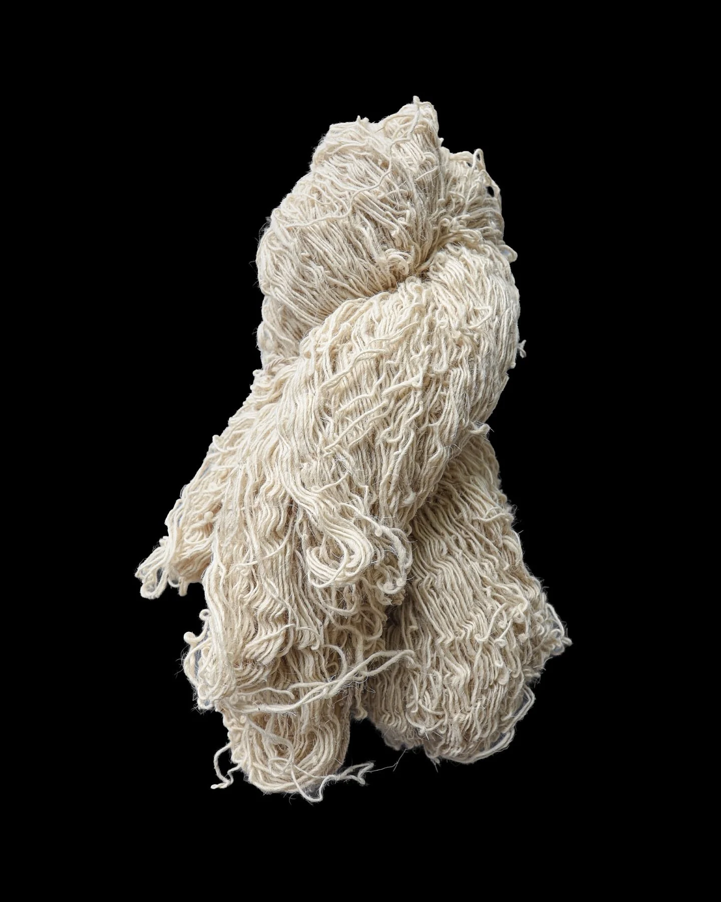 The quality of the material is a fundamental prerequisite for any successful design. No matter how innovative or visually appealing a concept may be, it can only reach its full potential if it is supported by the right materials. Good materials provi