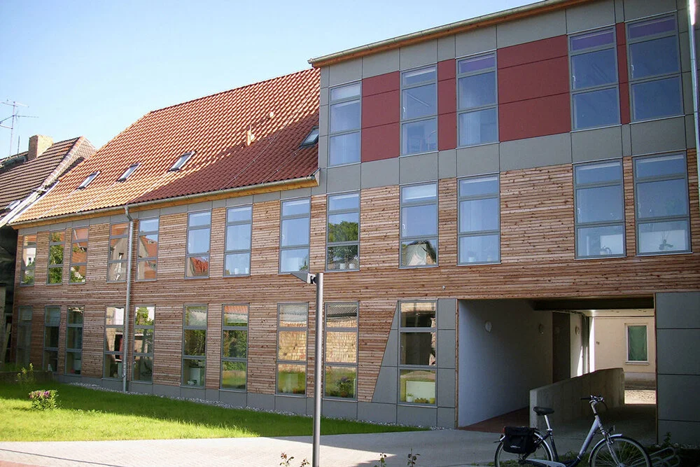 tischlerei-rossnagel-velfac-Fassade-Hof.jpg
