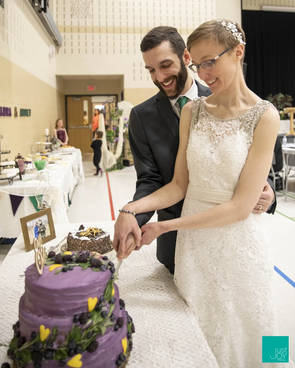 Laura and Andrew's winter wedding, photo 4