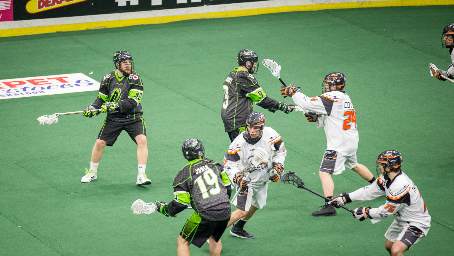 With 2 minutes left in the game and Rush now leading by 3, a few more empty chairs started to pop up throughout the arena as fans ducked out early to beat the traffic. But with the help of an extra man from a pulled goalie, the Black Wolves closed the gap to 1 point with just under a minute remaining.
