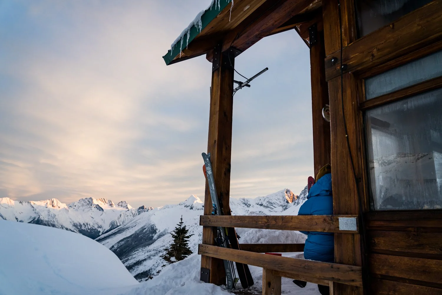 Splitboarding at the Asulkan Hut with the ACC