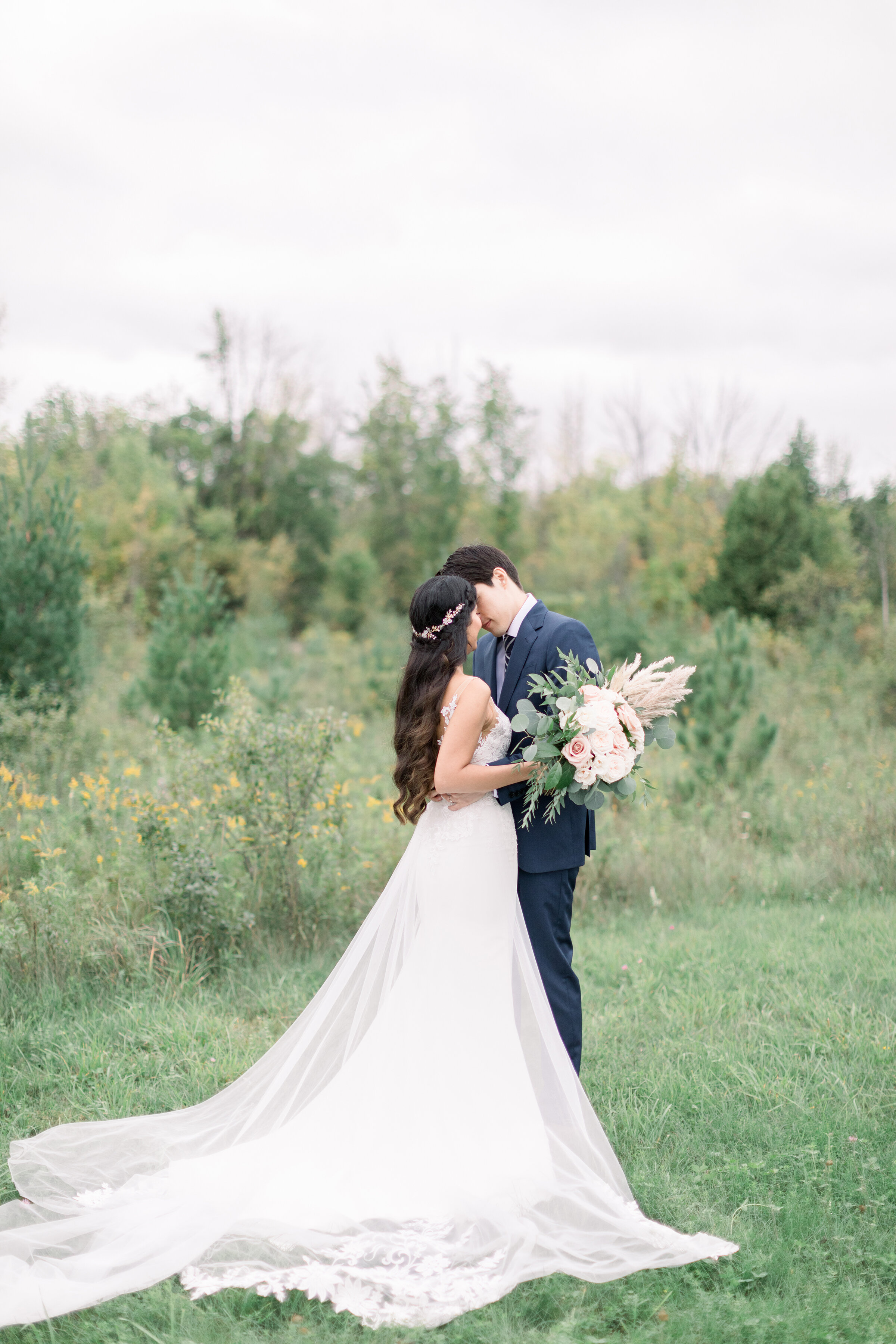  A newly wed couple kiss on the rustic wildflower covered grounds of Stonefields Estates in Ottawa by professional wedding photographer Chelsea Mason Photography. Rustic and chic wedding inspiration ideas and goals wedding aesthetic couple goals coup