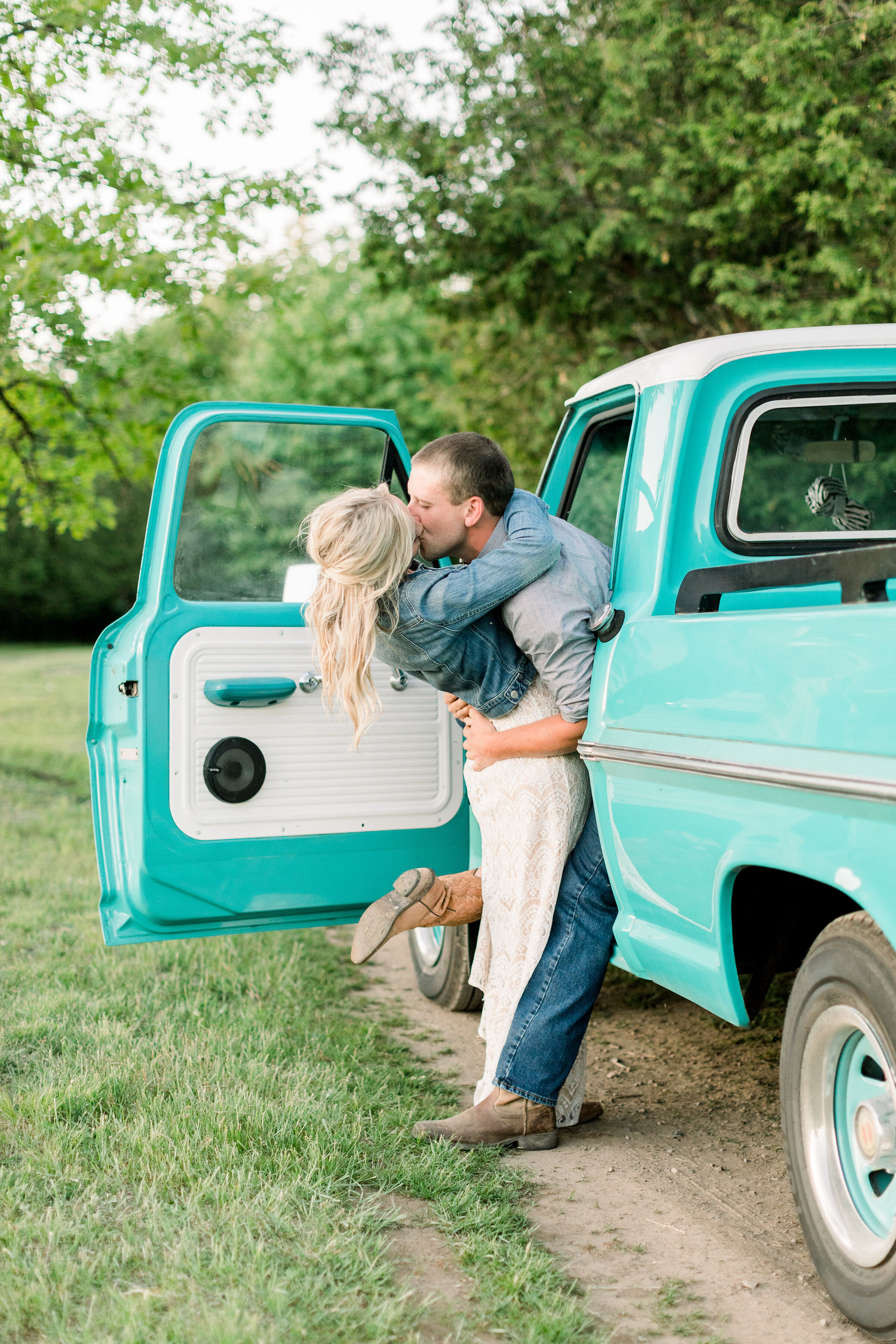  Leaning against this vintage Tiffany Blue pickup truck, Ottawa, Ontario couples photographer, Chelsea Mason Photography captures this couple leaning in for a passionate kiss. Tiffany blue vintage pickup truck mens cowboy hat #ChelseaMasonPhotography