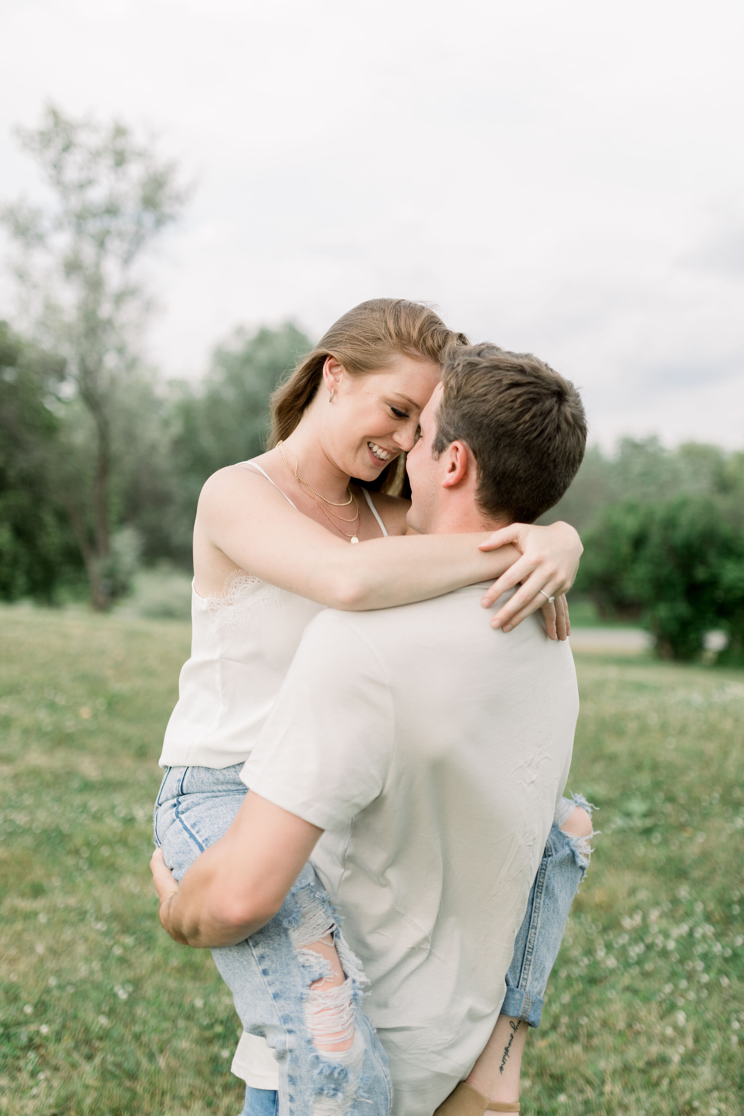  Chelsea Mason Photography captures a tender moment between this couple as they press foreheads together. couples pressing foreheads together romantic couple posing Ottawa Ontario couples photographer #ChelseaMasonPhotography #TheArboretum #OttawaOnt