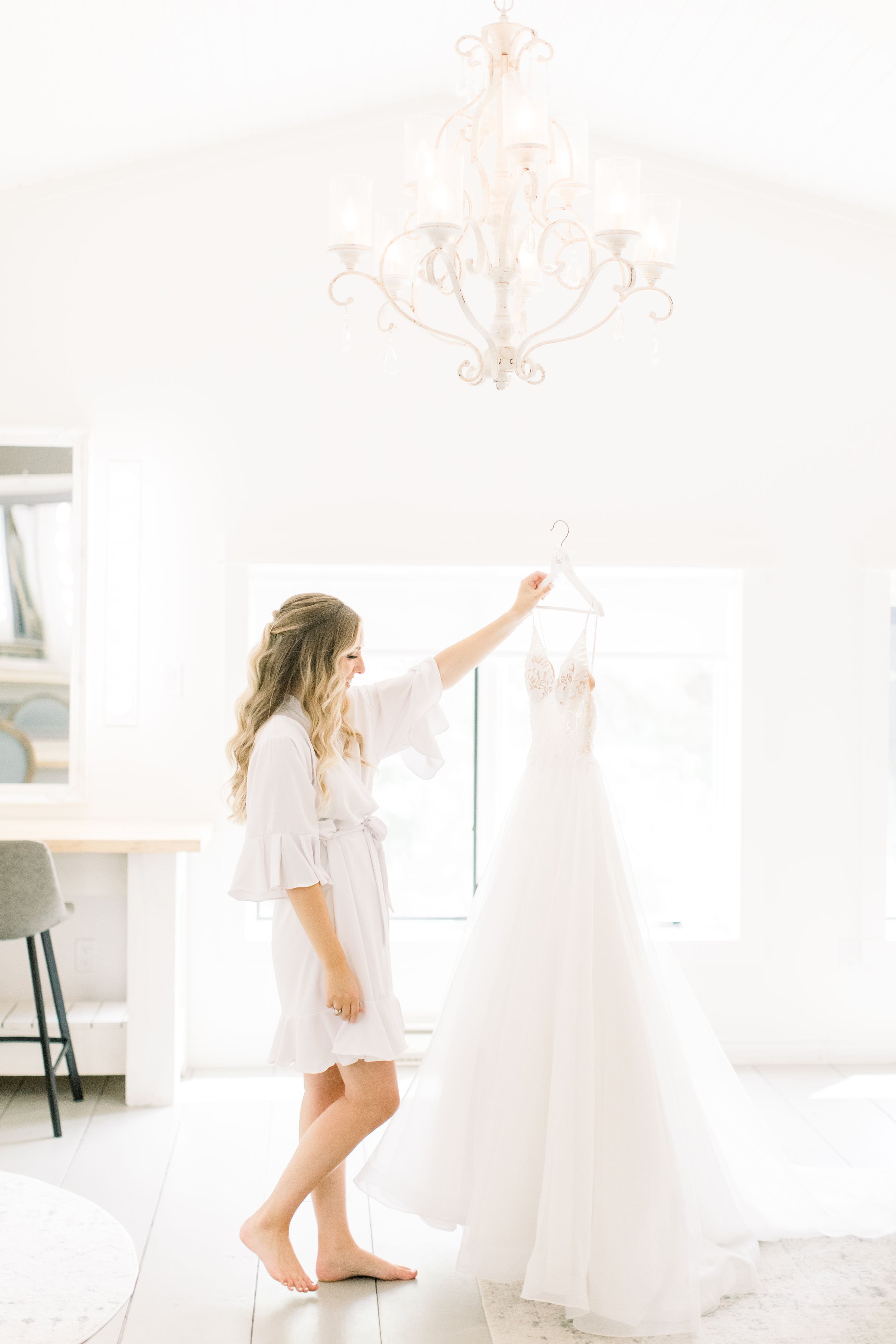  Chelsea Mason Photography captures a bride holding out her gown getting ready for the wedding. bride with her dress yes to the dress #Quebecweddings #elegantoutdoorwedding #Quebecweddingphotographers #Chelseamasonphotography #Chelseamasonweddings 