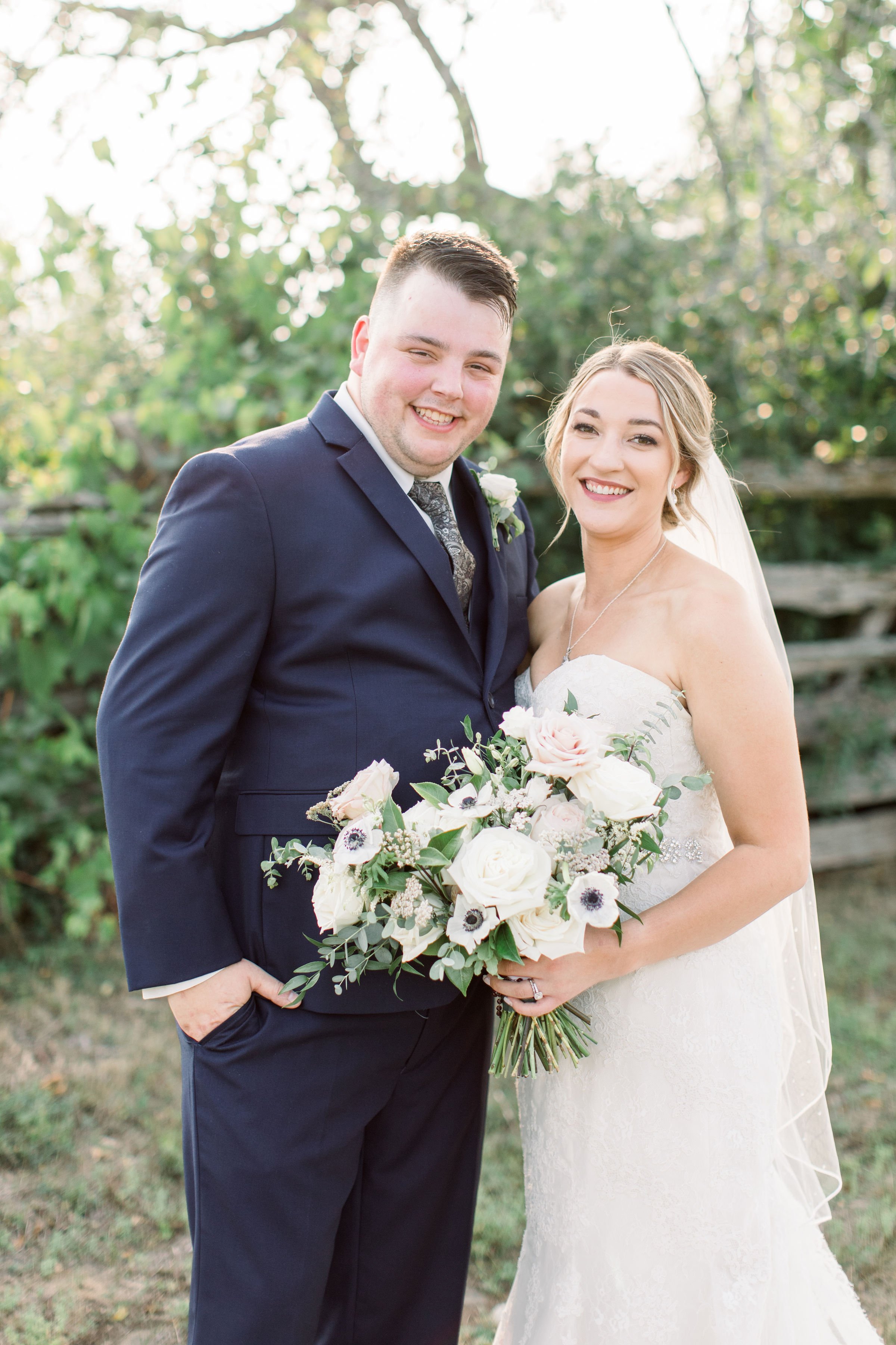 Portrait of the bride and groom on their wedding day captured by professional Chelsea Mason Photography. old time wedding locations #StonefieldEstates #Ontarioweddings #Chelseamasonphotography #Chelseamasonengagements #Ontarioweddingphotographers 