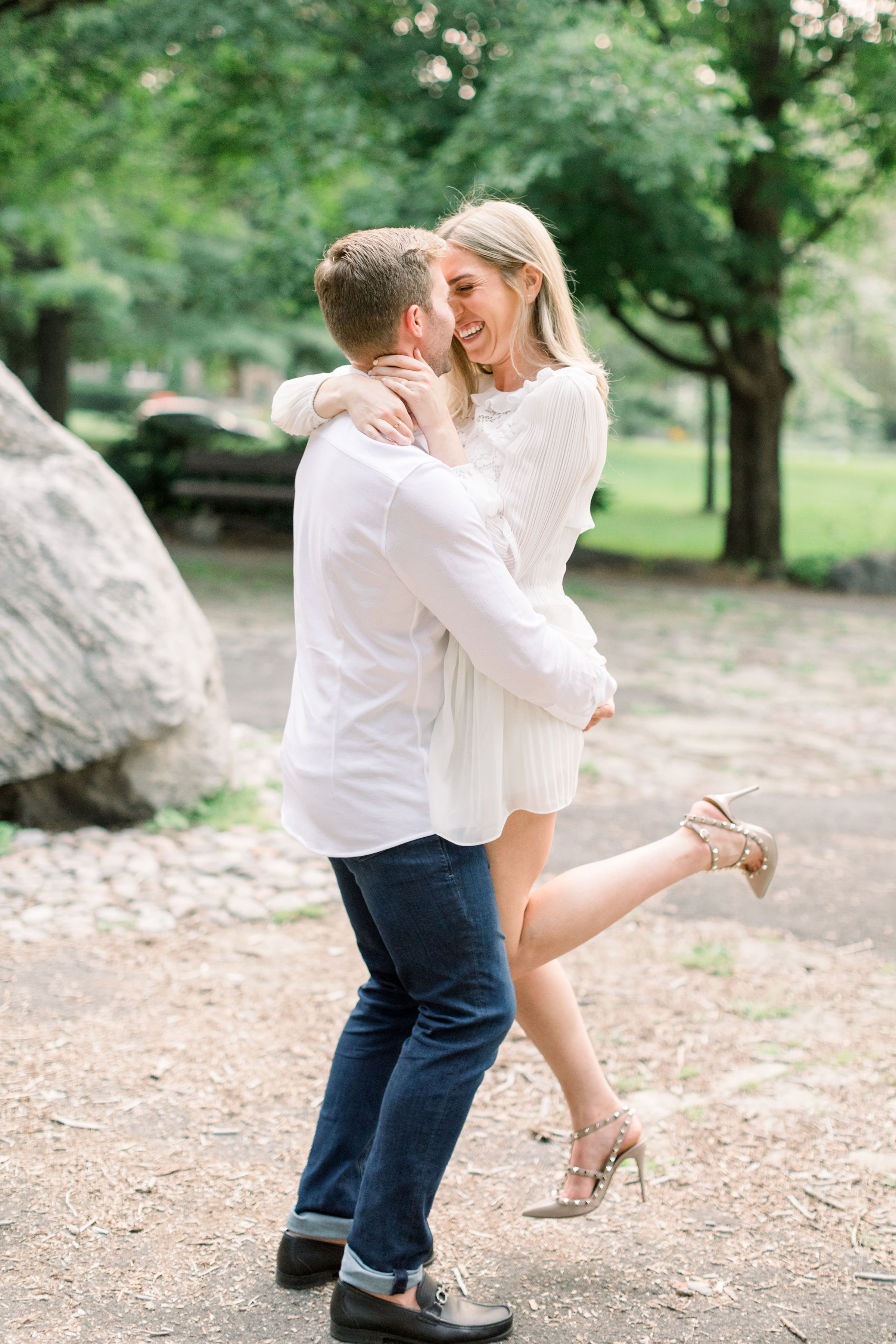  Engagement photographer Chelsea Mason Photography captures a woman with her leg popped while going in for a kiss. popped leg kisses #Ottawaengagements #Ottawaweddingphotographers #engagementwithdogs #ChelseaMasonPhotography #ChelseaMasonEngagements 