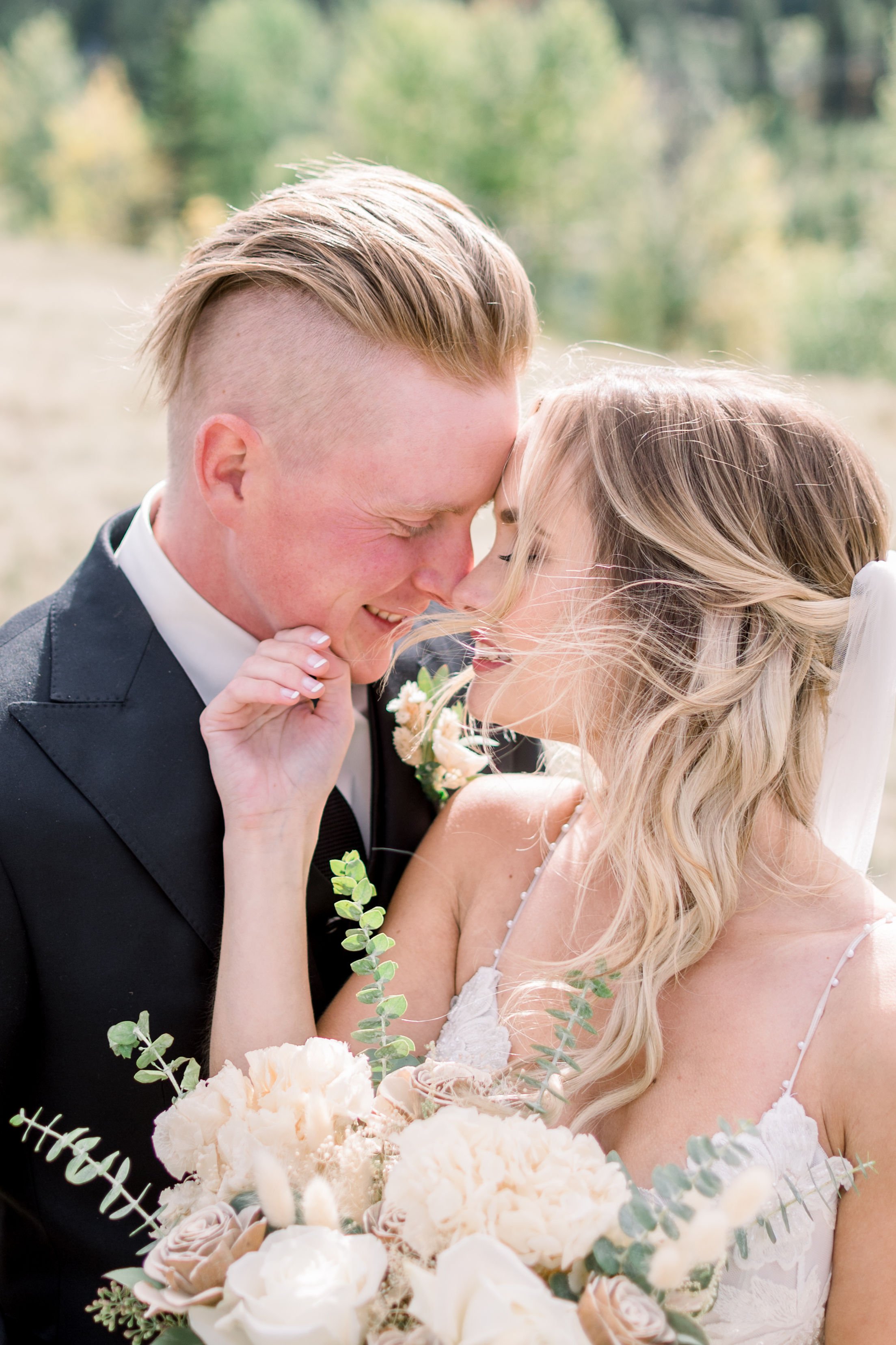  Chelsea Mason Photography captures a newlywed couple kissing at Silvertip Golf Course in Alberta. dreamy forest weddings #Albertaweddings #shesaidyes #Albertaweddingphotographers #SilvertipGolfCourse #ChelseaMasonPhotography #ChelseaMasonWeddings  