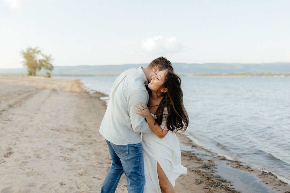 ottawa_wedding_photographer_constance_bay_engagement-8.jpg