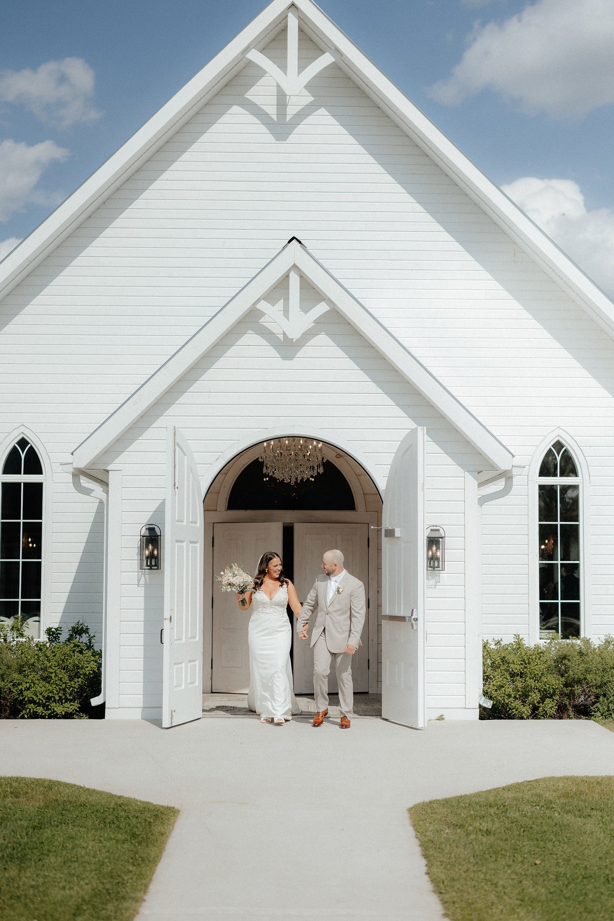 ottawa_wedding_photographer_Stonefields_wedding_Car-215.jpg