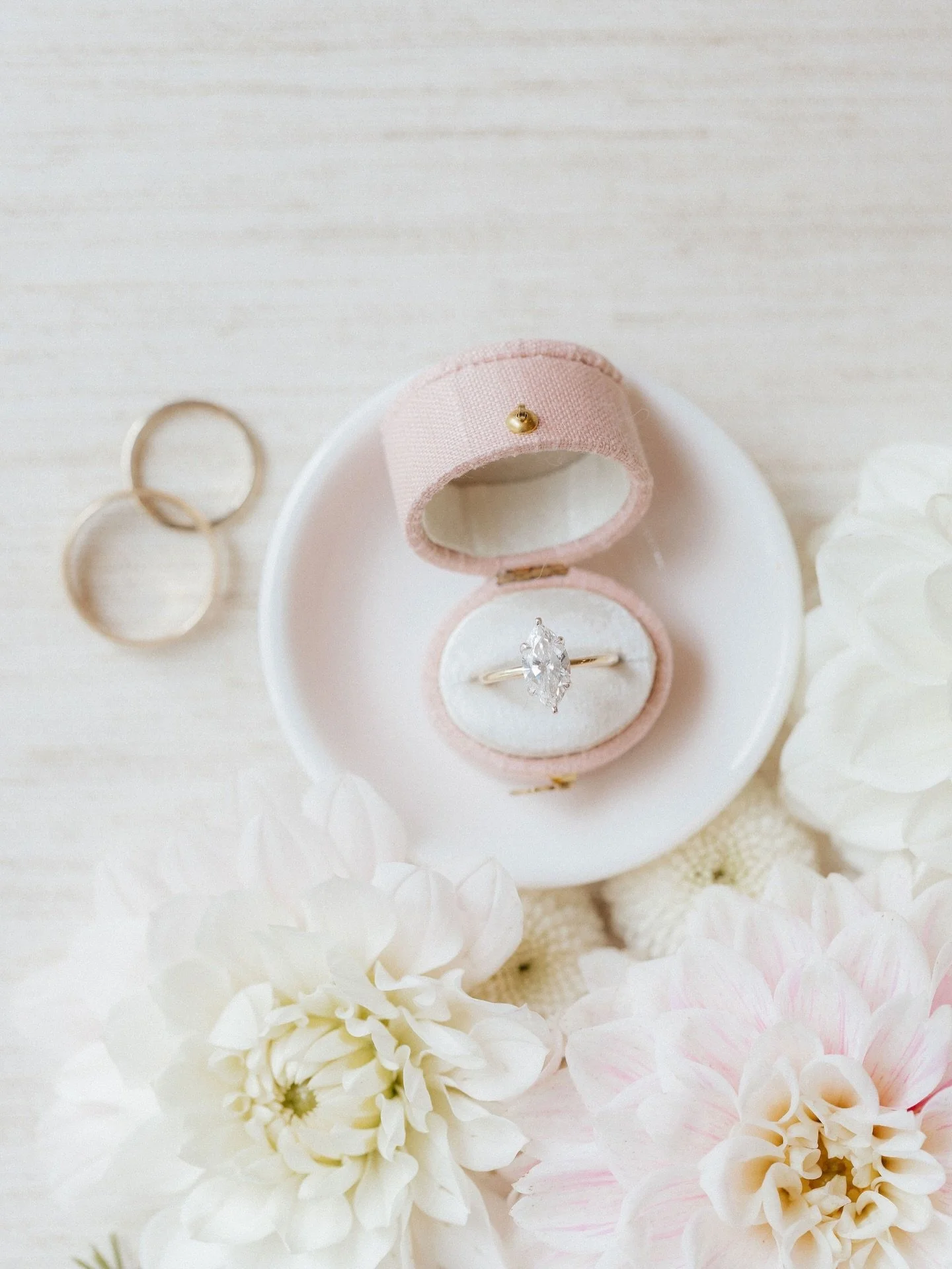 Katie had the marquise diamond first 👀 and we&rsquo;re obsessed with it!!
&bull;
Diamond trends tend to change within a season or two! The oval took over for the last few years but I feel like the marquise(thx to Selenar) will start showing up more 