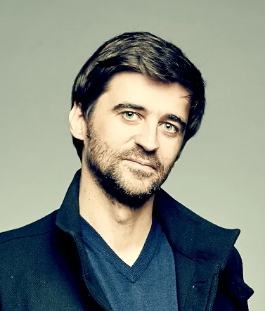Portrait 2.jpg