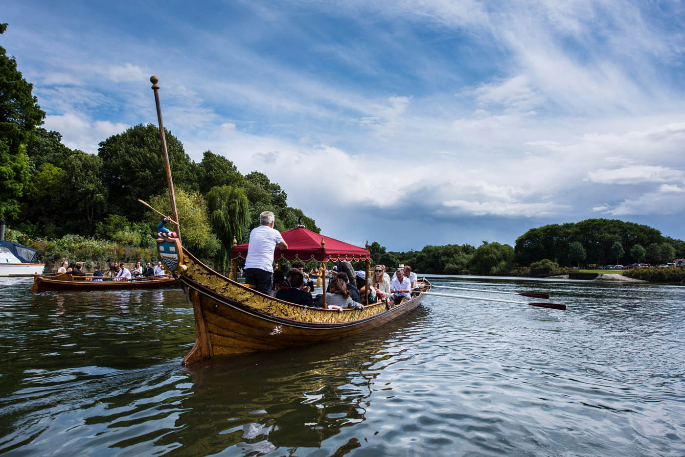 WEDDING-GUESTS-BOAT-THAMES.jpg