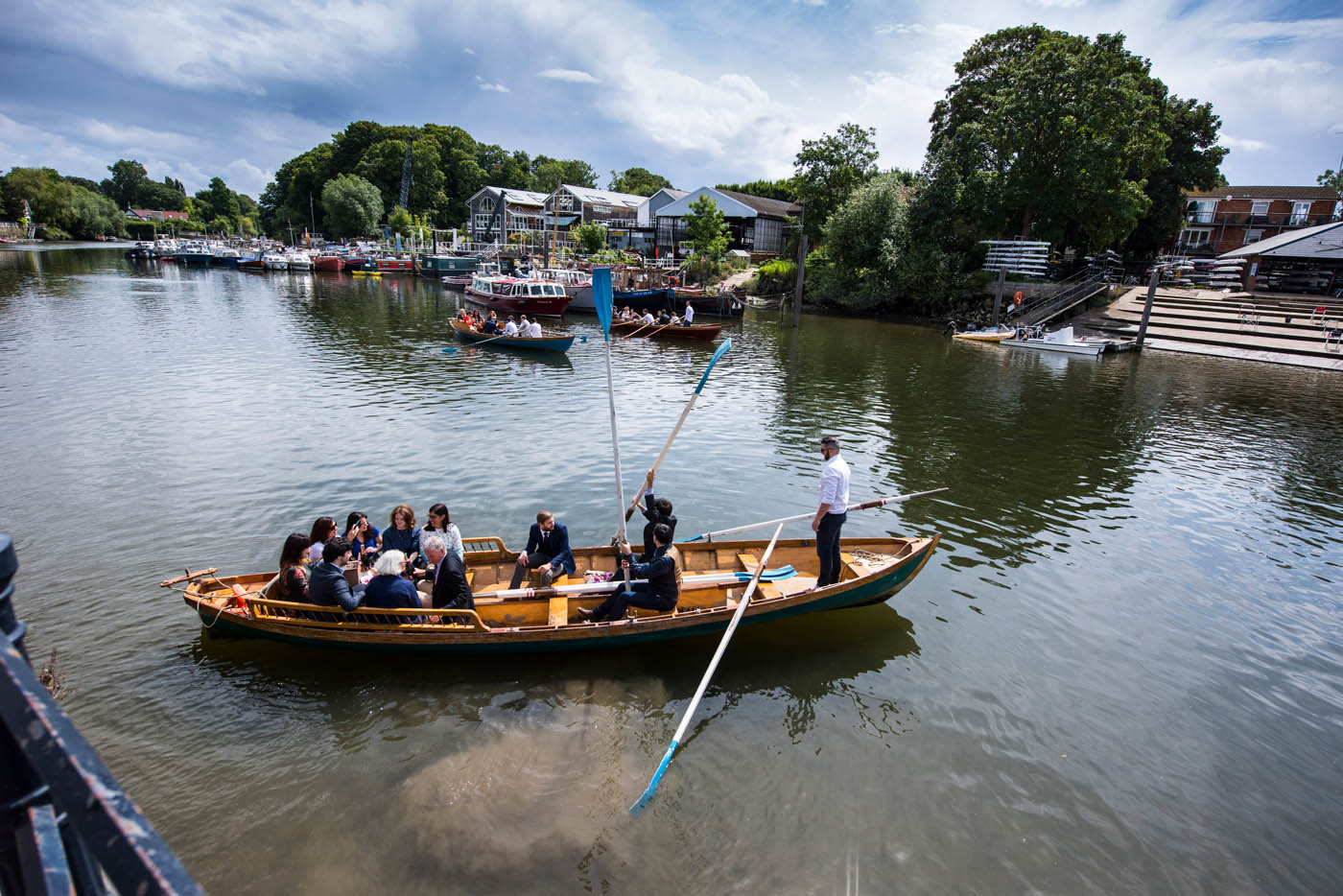 WEDDING-GUESTS-TACKLE-BOAT-TWICKENHAM.jpg