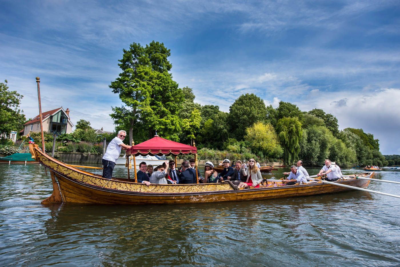 WEDDING-PARTY-BOAT-THAMES.jpg