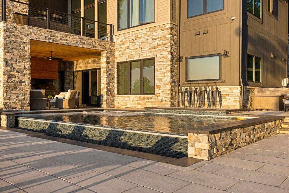 Infinity edge plunge pool