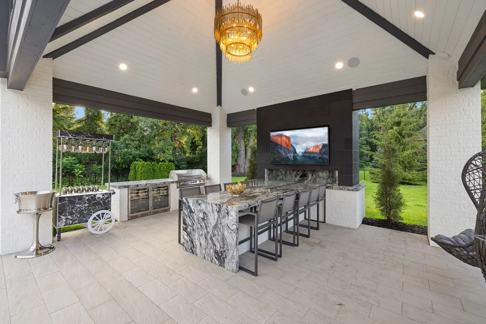 Outdoor Kitchen Contractors: Transform Your Backyard Oasis
