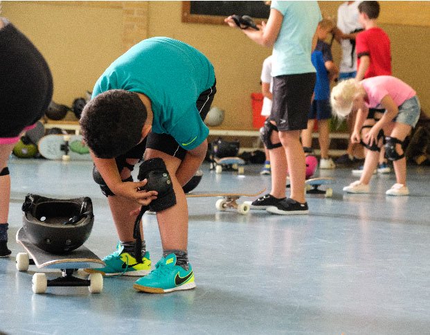 Skate-Days-Gymzaal-Basisschool-Workshop-Skateboarden-Bescherming.jpg