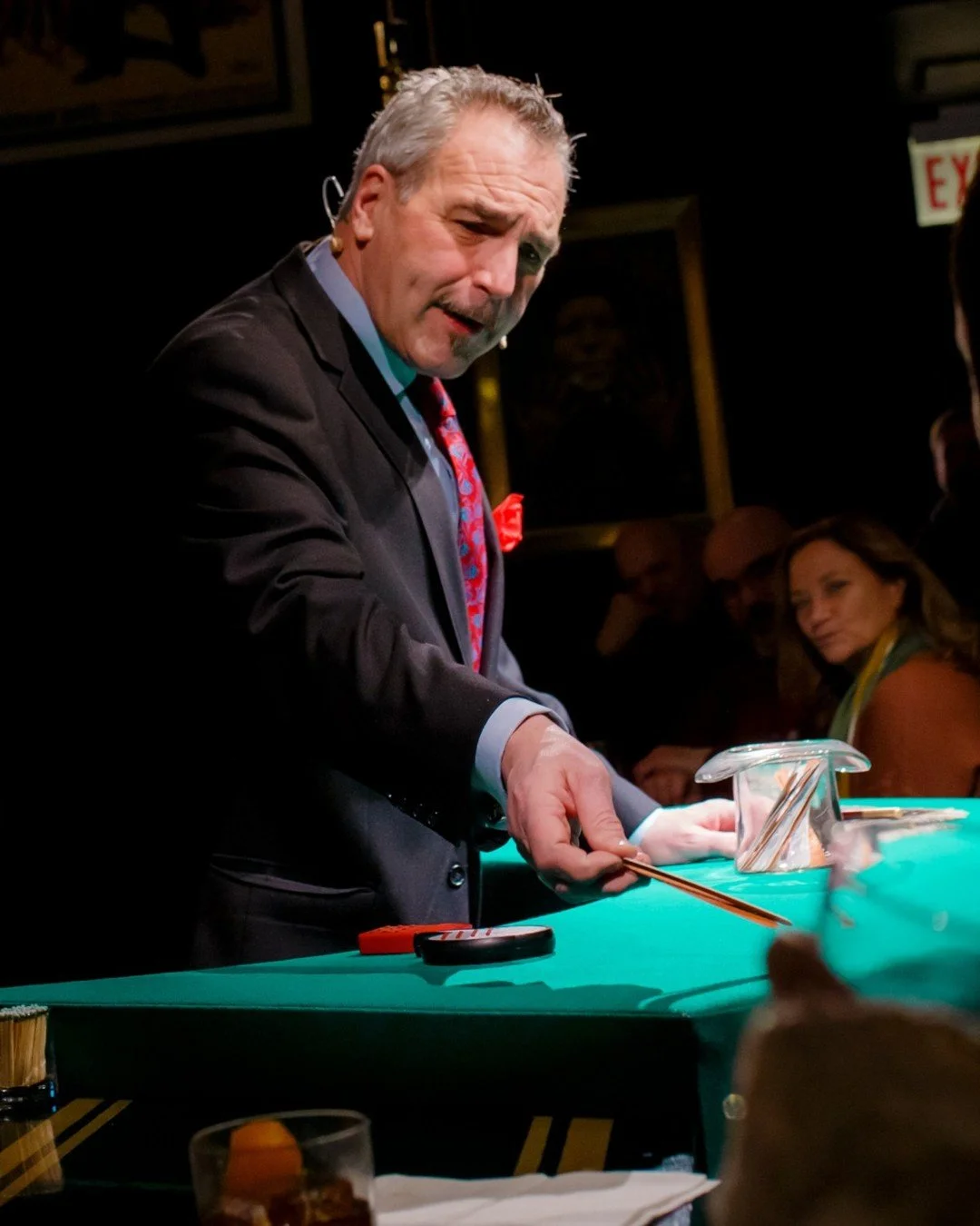 Tricks of the trade. Arrive early or linger after the main performance to catch the wonderfully witty shows at the Performance Bar.

🪄: @the.amazing.bibik

#chicagomagiclounge #magicshow #chicagomagic #thingstodochicago #explorechicago #immersiveexp