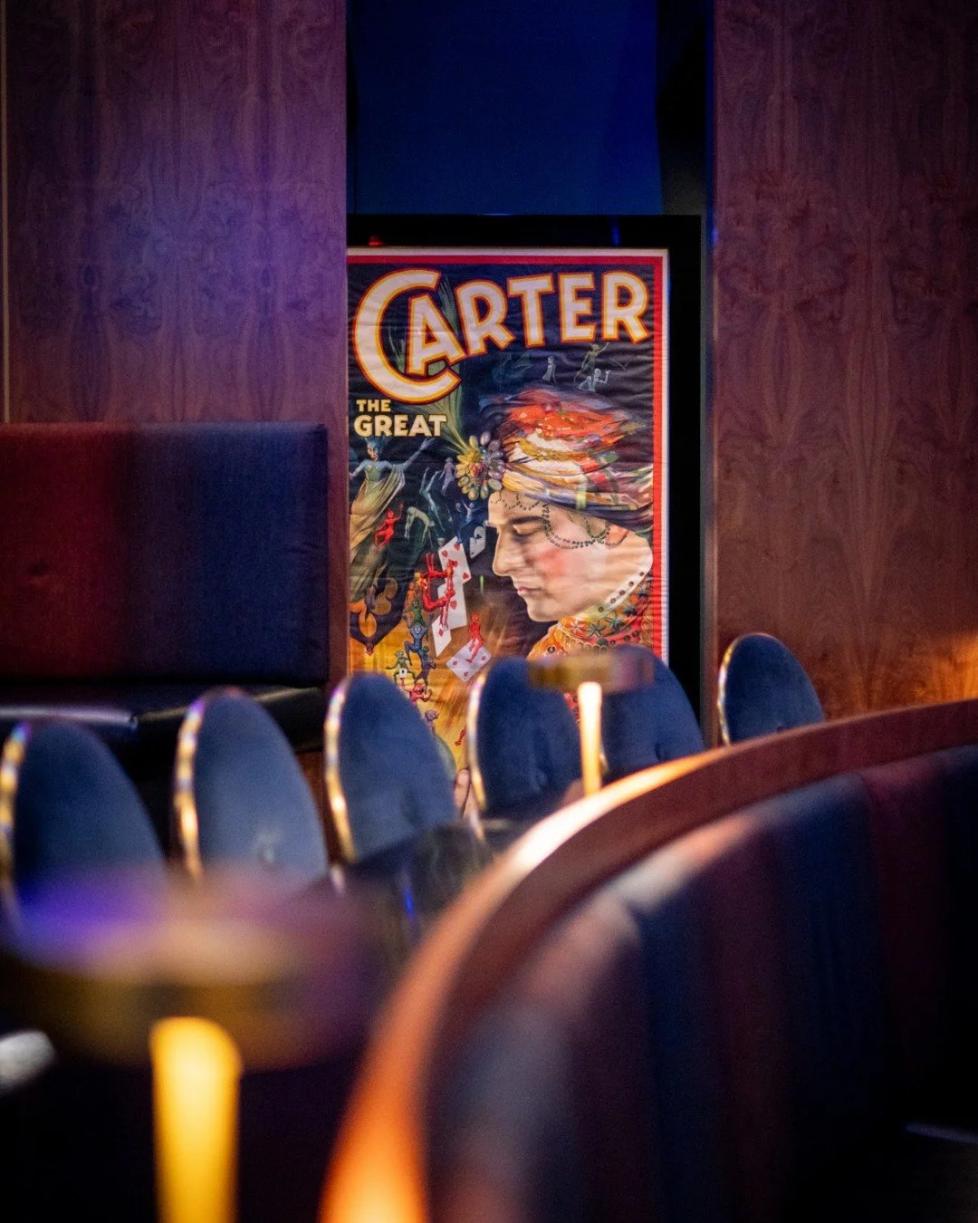 Did you know the posters inside the Chicago Magic Lounge are all genuine artifacts? These vintage originals, some over a century old, carry the legacy of the Golden Age forward with no reproductions in sight. 

#chicagomagiclounge #magicshow #thingst