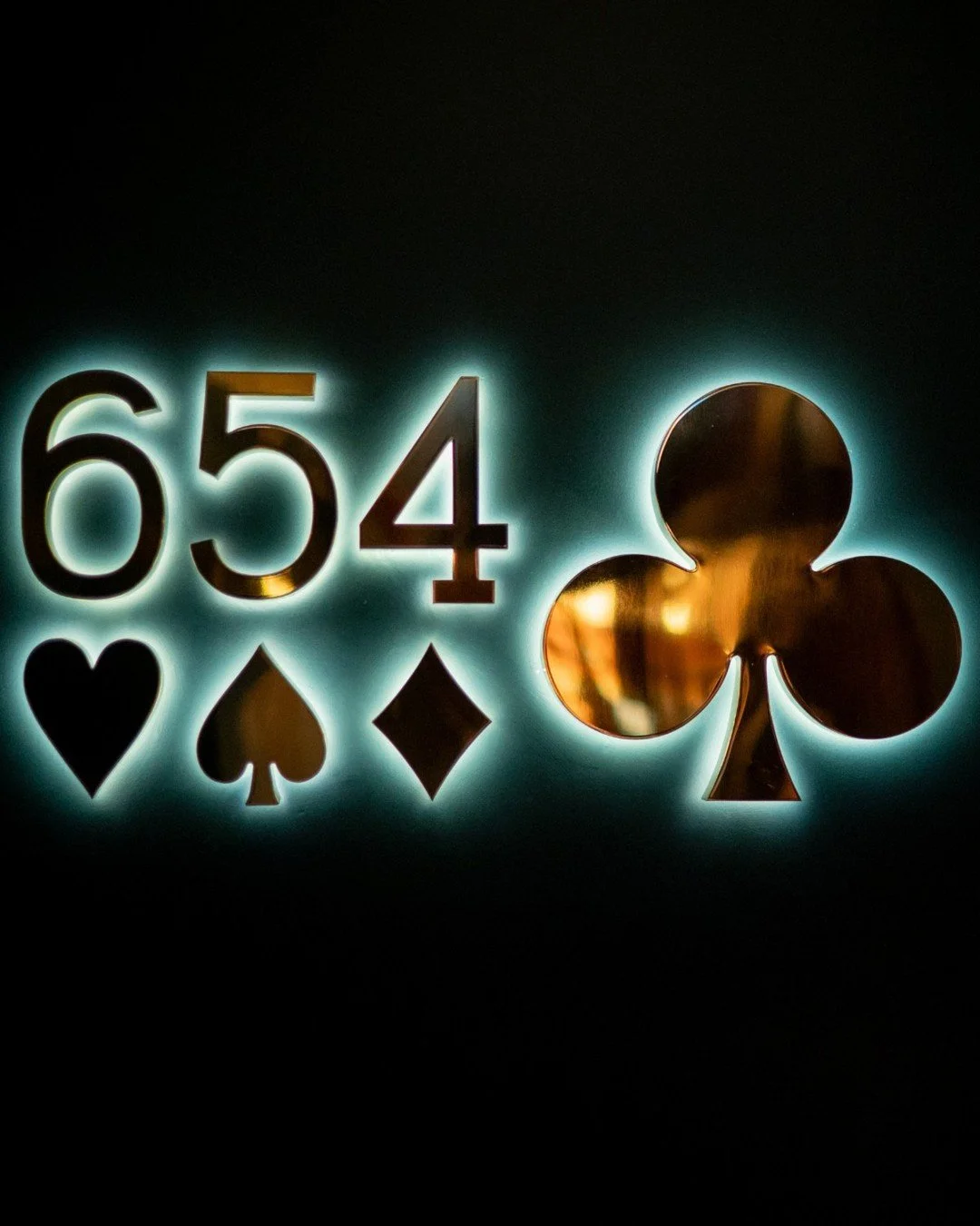 More magic is always a good idea. Select Signature Show tickets include access to the intimate 654 Club, where guests enjoy a close-up finale that deepens the experience.

#chicagomagiclounge #magicshow #thingstodochicago #explorechicago #immersiveex