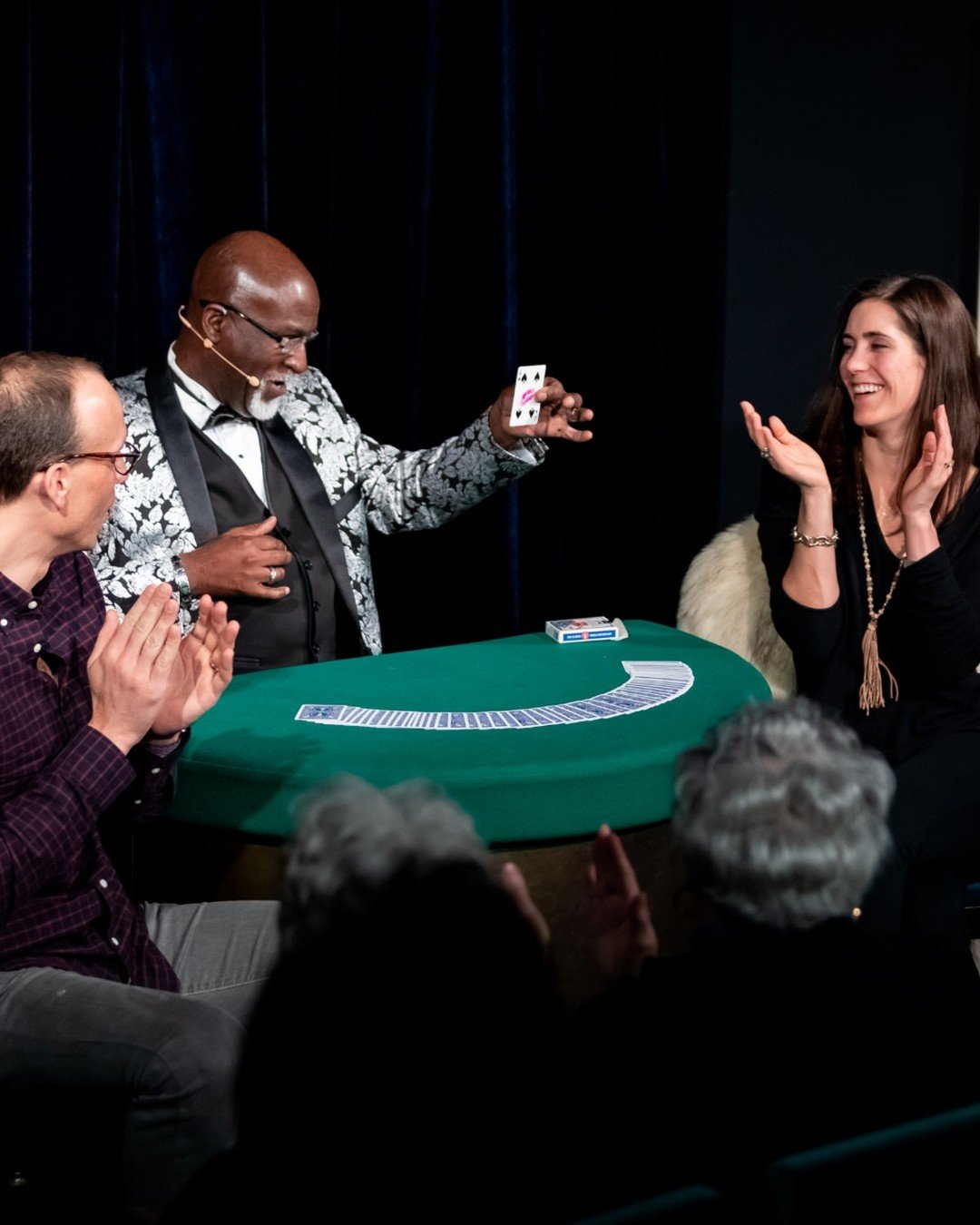 Whether you&rsquo;re invited to assist or simply watching in awe, you are part of the story here. The magic lingers long after the applause fades.

📸: @trainmanphotography

#chicagomagiclounge #magicshow #thingstodochicago #immersiveexperience #expl