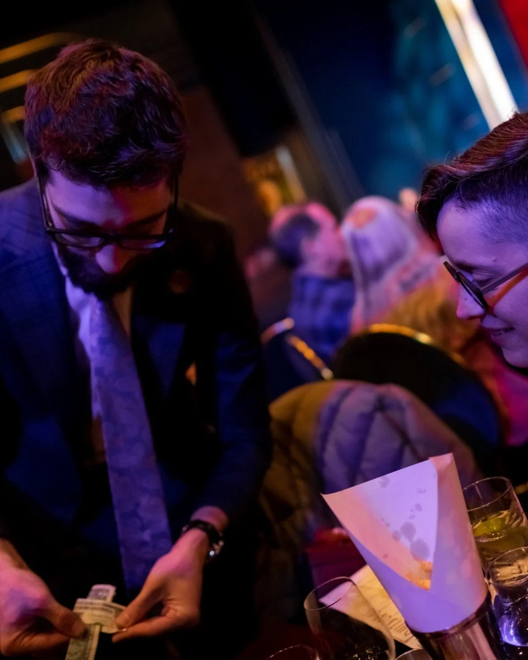 Allow us to bring the wonder a little closer. Tableside magic is where Chicago-style magic shines, unfolding just inches from your seat.

🪄: @7ofdeven, @justinpurcell_magician, @barnesmagic, and @abbysegalmagic

First, Second, and Third Photo Credit