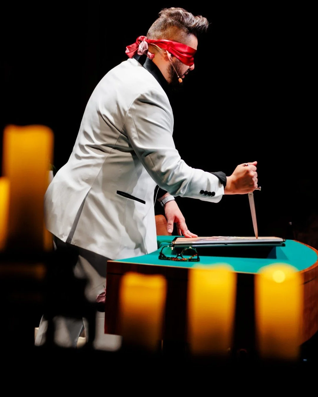 There's still time to experience the thrill of INTIMO before it concludes. As Eucarol Juarez of "Splash Magazines Worldwide" shares, &ldquo;It was an enthralling performance with a variety of magic. Luis Carreon is a very charismatic perfor